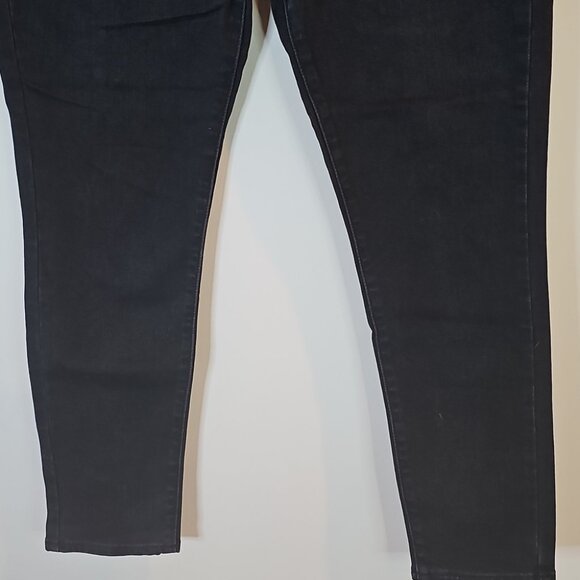 Levi's 711 Women's 34x27  Black Skinny Jeans - Picture 3 of 7